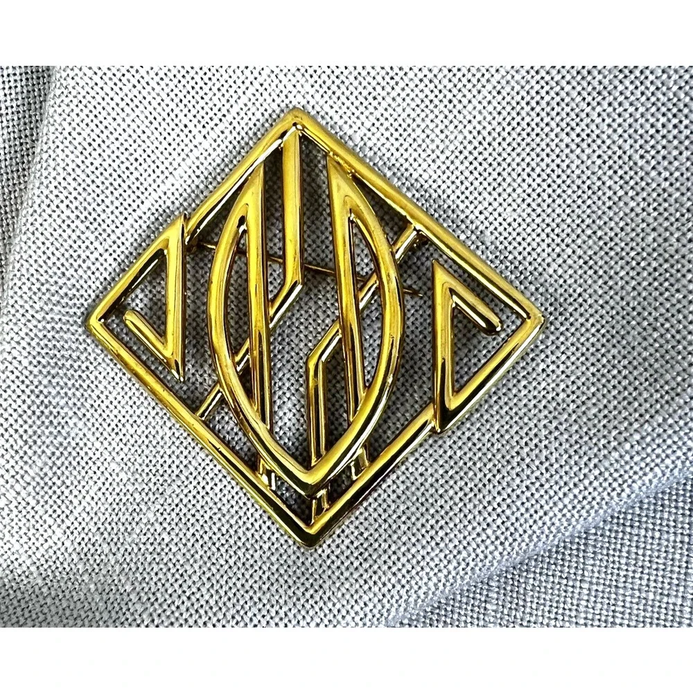 Modern Gold Brooch Lapel Pin Abstract Costume Jewelry Accessory Unisex Fashion